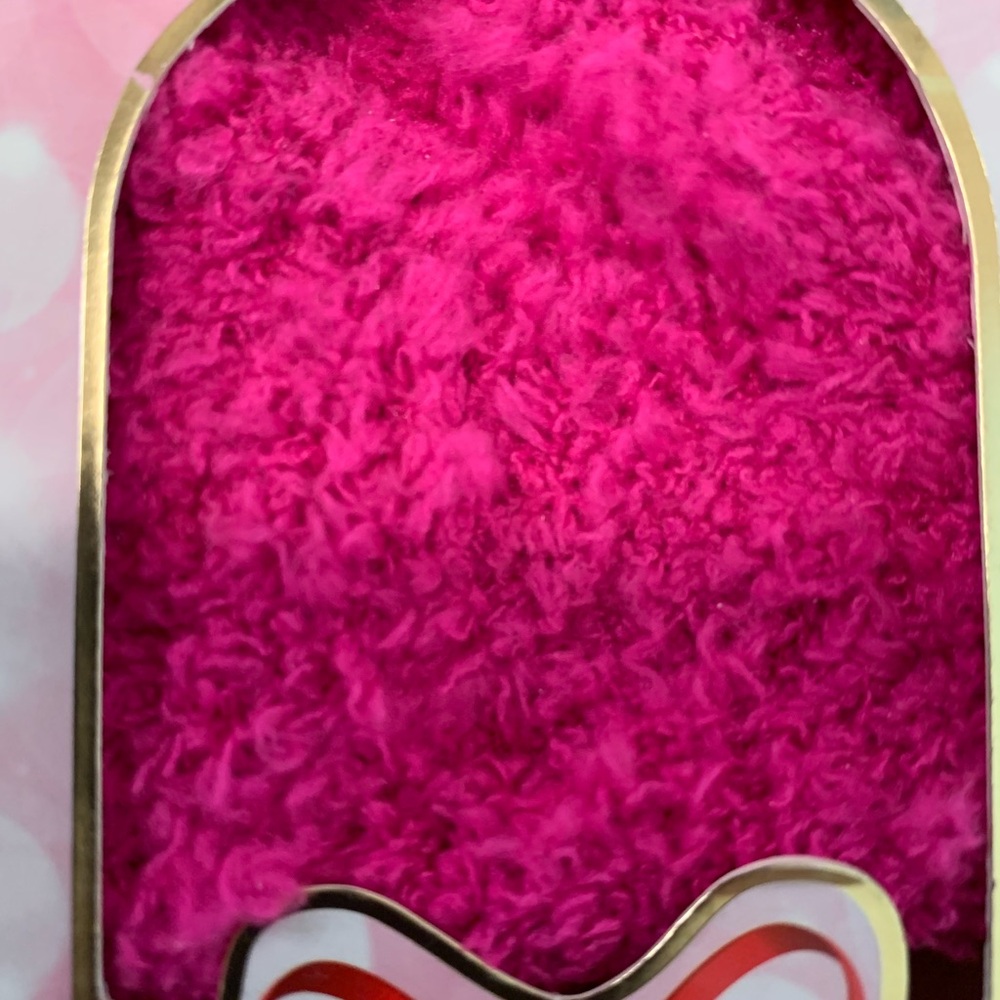 Cozy Socks & Foot Cream Set - Vibrant Pink - Picture 4 of 8